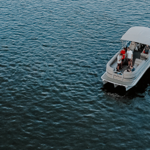 Pontoon boat