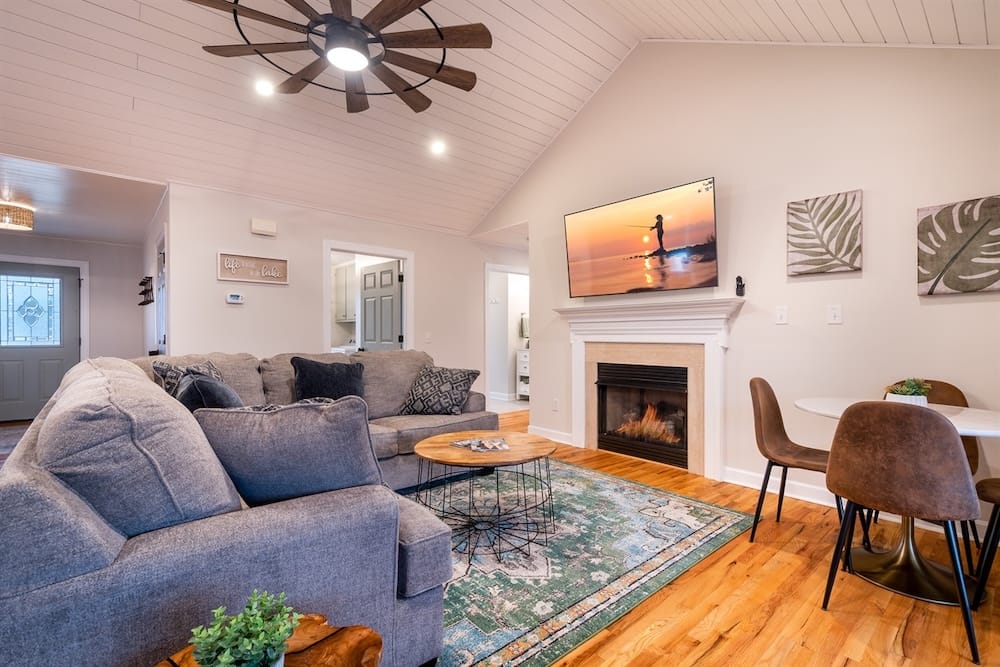 Lake Norman Sunny Saze living room